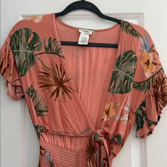 Francesca's Collections Coral Floral Romper - Picture 4 of 5